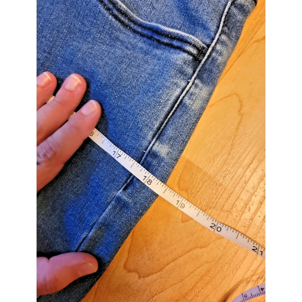 Reitmans R Jeans pull-on capris - Picture 6 of 9